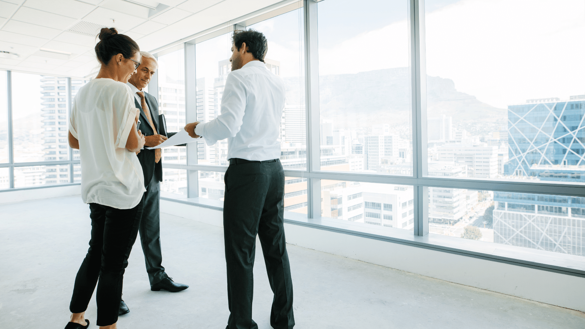 ما هو الوسيط العقاري والفرق بينه وبين المسوق العقاري؟