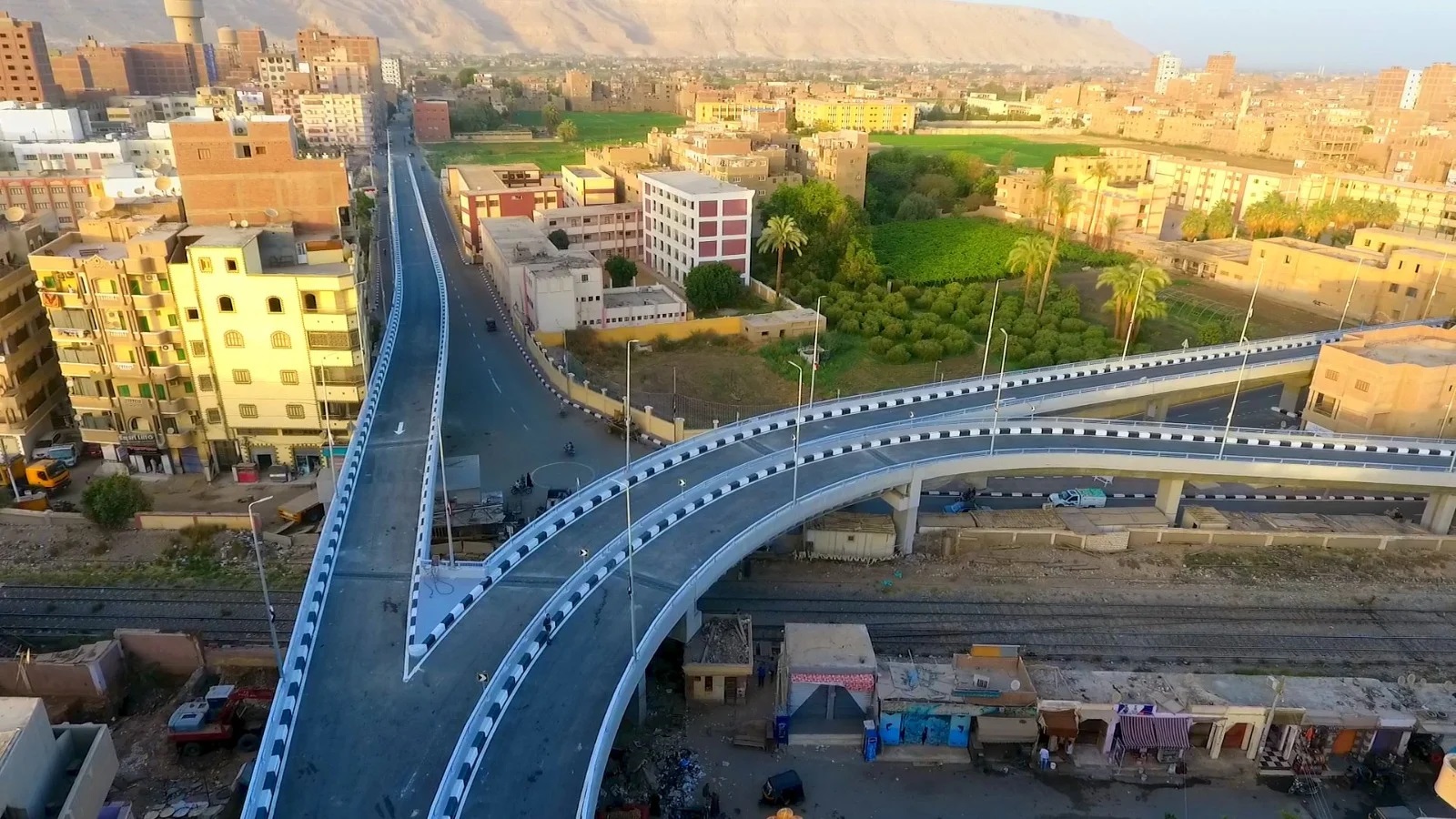 مشاريع البنية التحتية الضخمة&nbsp;