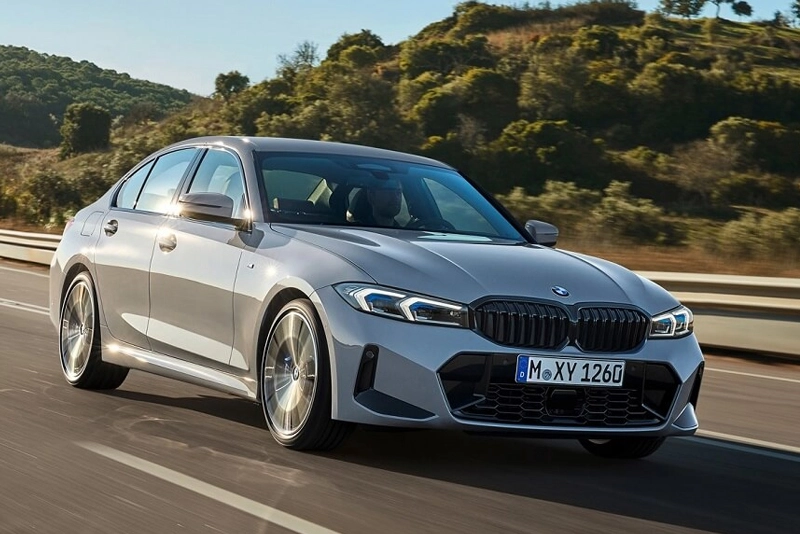 مقارنة شاملة بين مرسيدس C-Class وبي إم دبليو الفئة الثالثة