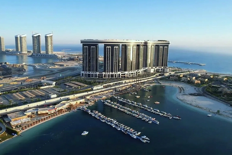 لماذا أصبحت العلمين الجديدة من أهم مدن الساحل للاستثمار والرفاهية؟