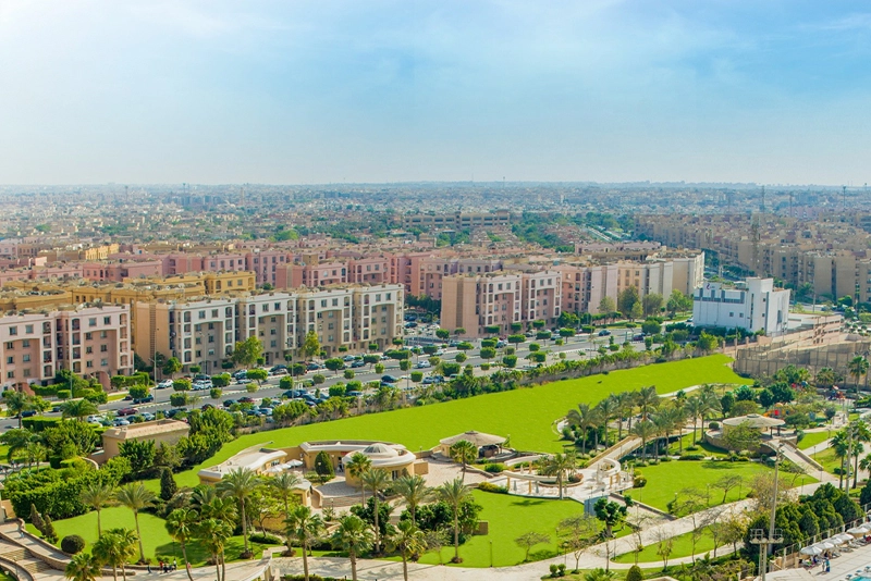 هل شراء شقة في مدينة الرحاب أفضل من التجمع الخامس؟