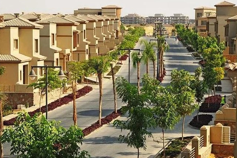 هل شراء شقة في مدينة الرحاب أفضل من التجمع الخامس؟